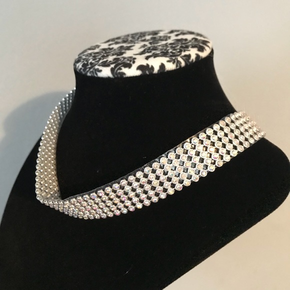 Stunning & beautiful sparkling choker - Picture 4 of 7